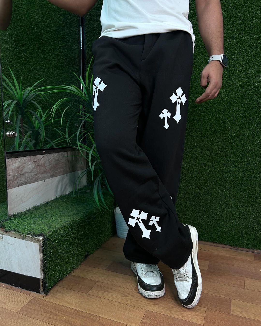 Aesthetic Cross Baggy Fit Trackpant