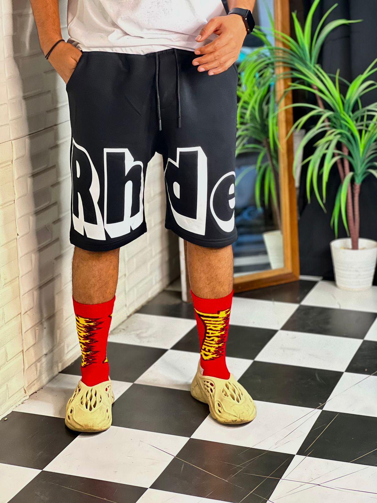 Open media 1 in modal