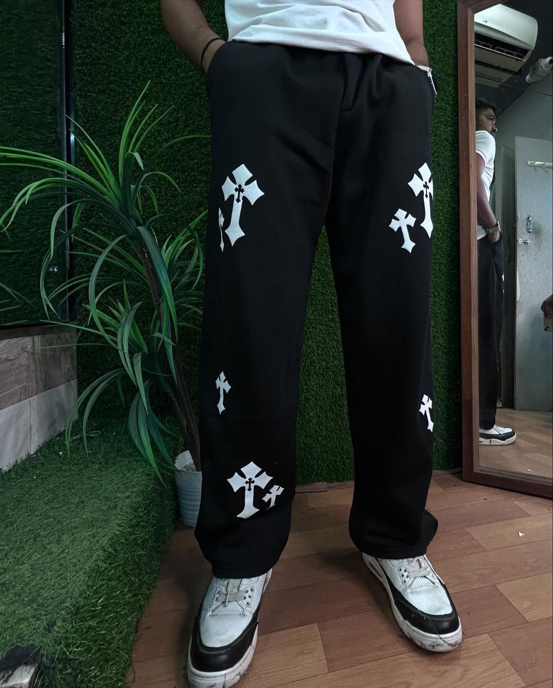 Aesthetic Cross Baggy Fit Trackpant